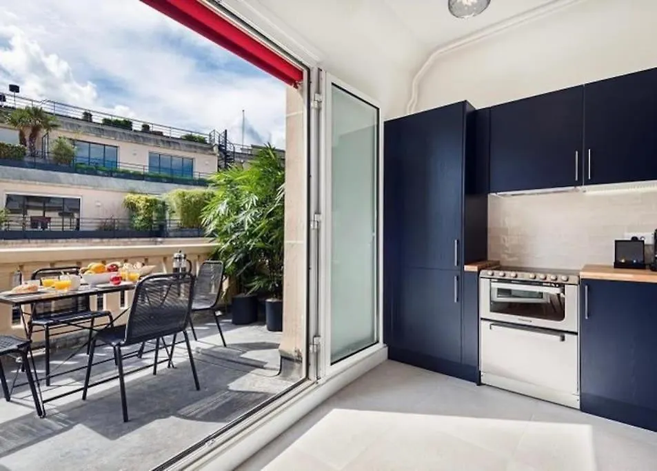 De Luxe Avec Terrasse Sur Les Champs Elysees * Paryż